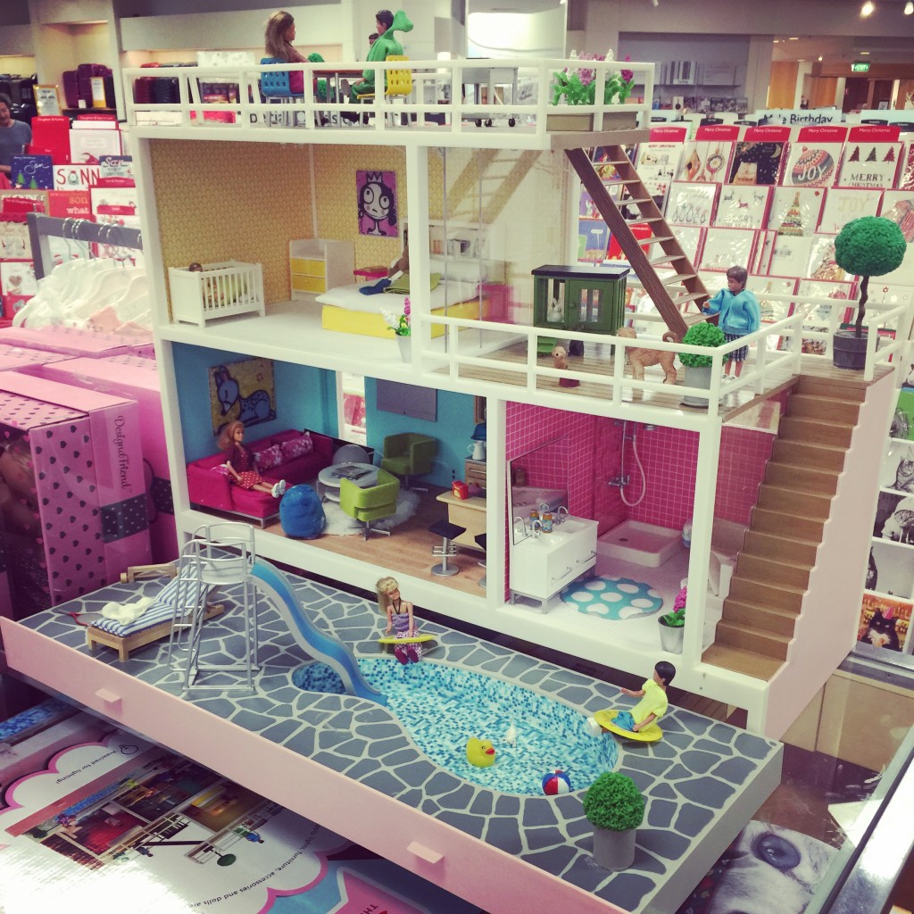 The Lundby Stockholm Dolls House. I'm in love...